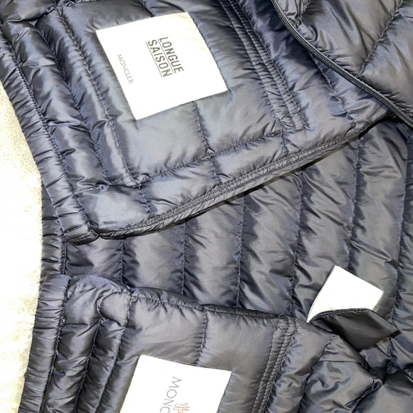 Navy Moncler jacket in perfect condition light weight and super comfortable - Picture 3 of 8